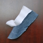 Sew the lining and upper fabrics at the heel seam